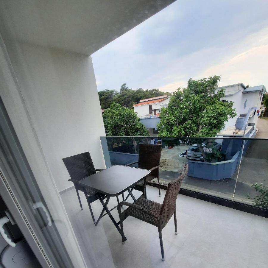 Apartments Matkovic Vir Exterior photo