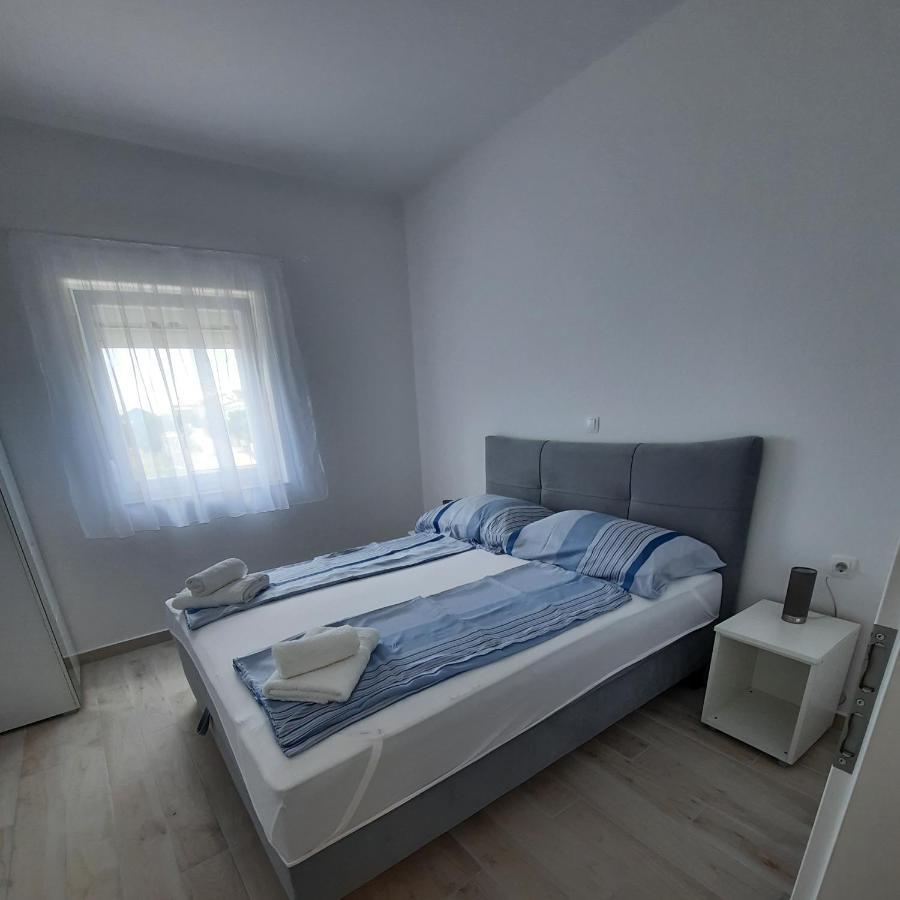 Apartments Matkovic Vir Exterior photo
