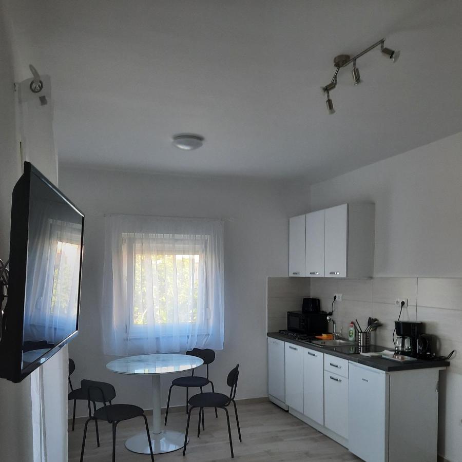 Apartments Matkovic Vir Exterior photo