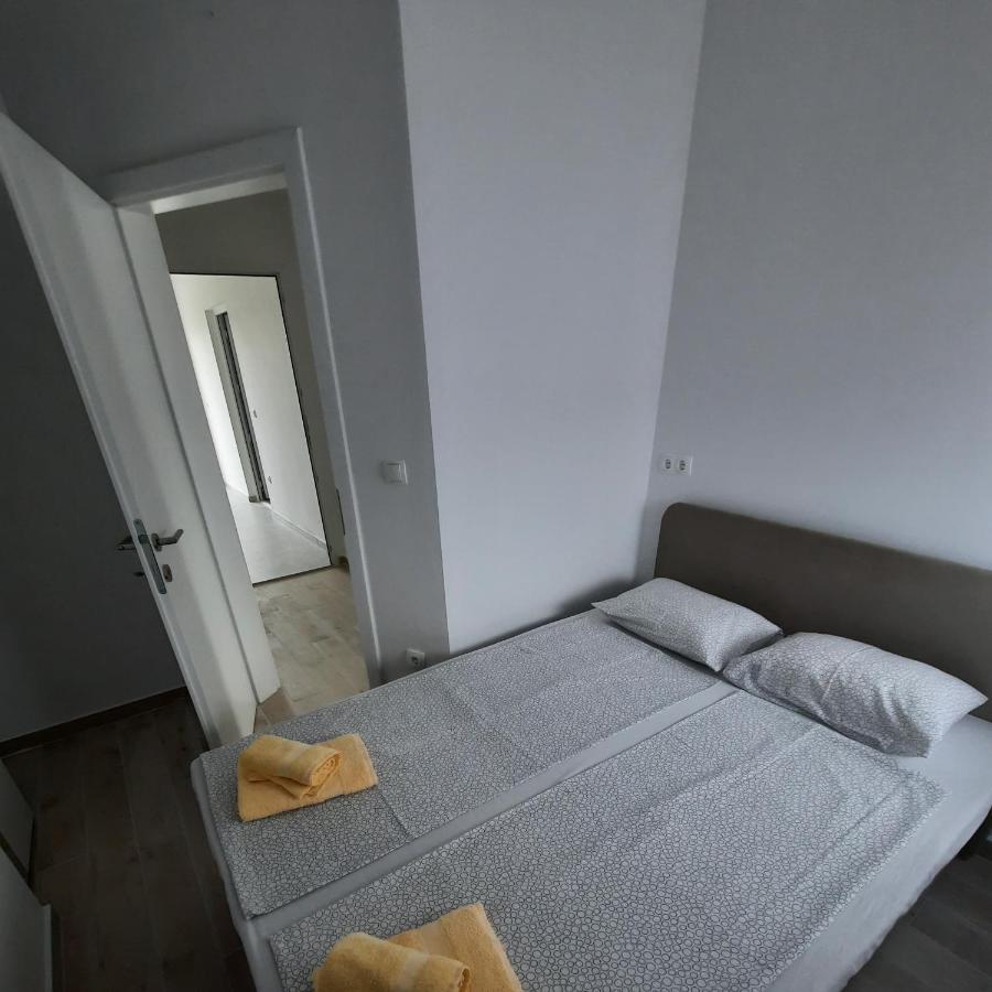 Apartments Matkovic Vir Exterior photo