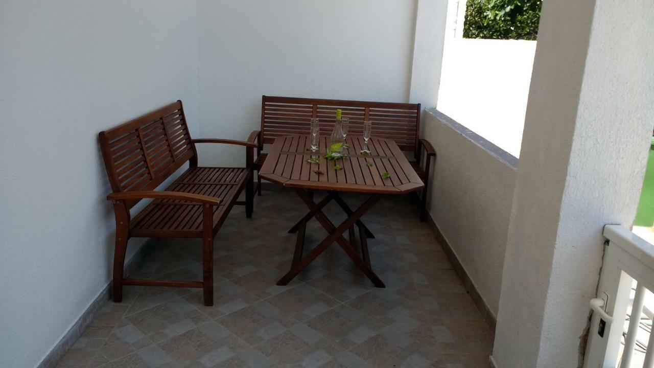 Apartments Matkovic Vir Exterior photo